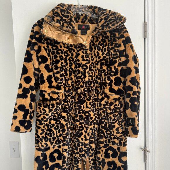 Nike Jordan Court-to-Runway Leopard Convertible 2-in-1 Faux Fur Jacket Sz Small - Picture 4 of 9